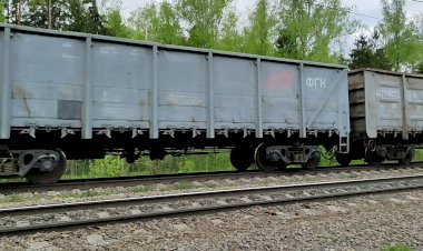 Электровоз ВЛ11М-321/287Б с грузовым поездом