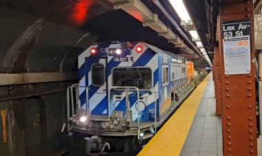 Хозяйственный поезд в метро Нью-Йорка