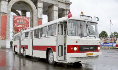 Икарус-180 - белый автобус с красной полосой родом из детства