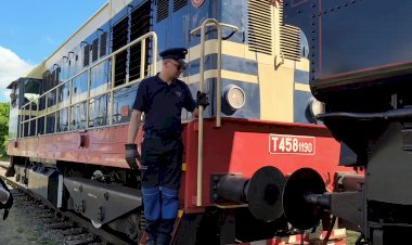 тепловоз ЧМЭ2 прицепляется к вагонам