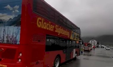 Гигантский круизный лайнер в порту