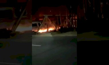 Столкновение поезда с грузовиком и взрыв бензина