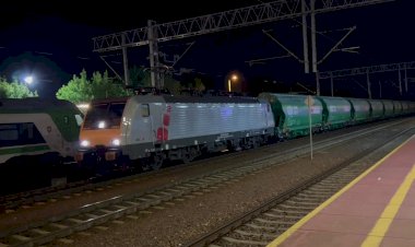 Стартанул сразу!!!!  Электровоз TRAXX Альстом с вагонами-зерновозами