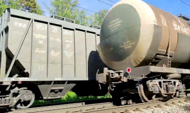 ВЛ10У-927 с Оглушающим Гудком и встречный Поезд