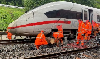 «Никогда такого не было, и вот опять!» Германия, поезд ICE 510 сошёл с рельс из-за оползня