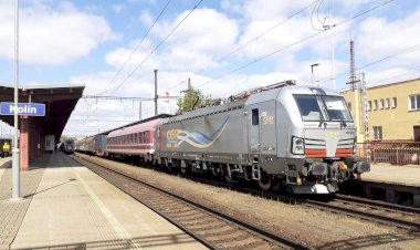 Военный эшелон со спецтехникой