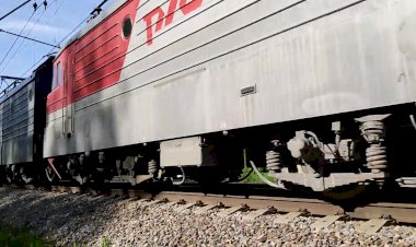 Железная дорога. Электровоз ВЛ11-569Б/581 с хопперами