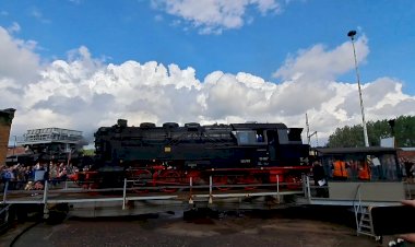 Поворотный круг на железной дороге: как развернуть паровоз? Ответ в видео