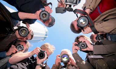 Мне не досуг вам помочь, я снимаю как вам плохо!