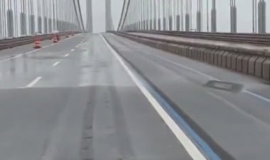 Подвесной мост при урагане - это что-то ужасное!!!