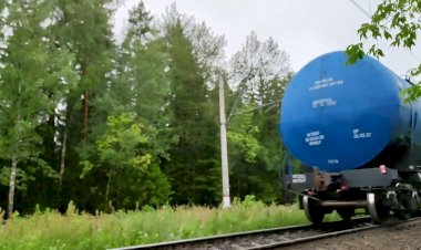 Электровоз ВЛ11-395/288А с цистернами для нефтепродуктов