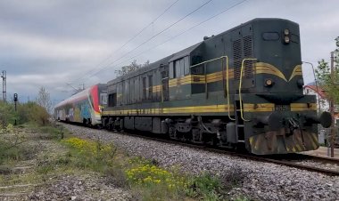 Северная Македония! Тепловоз перегоняет электричку в ремонт!