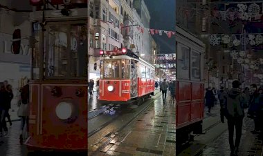 Стильный Ретро-трамвай в Стамбуле