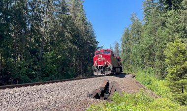 176 Вагонов! Самый длинный Поезд в Канаде!