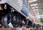 Подъёмка вагона краном в депо