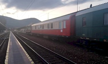 Железная дорога, Тепловоз ЧМЭ2 с вагонами