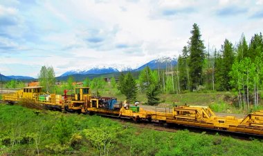 Рельсовозный поезд в Канаде