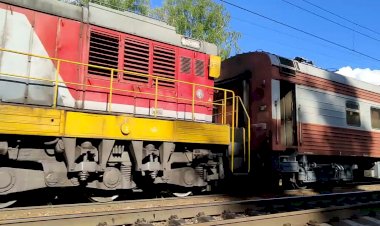 Тепловоз ЧМЭ3-3956 с вагоном лабораторией "Дирекция диагностики и мониторинга инфраструктуры"