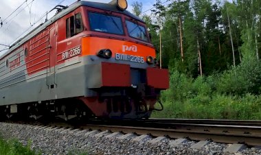 На очень высокой скорости! ВЛ11-226 с платформами для контейнеров