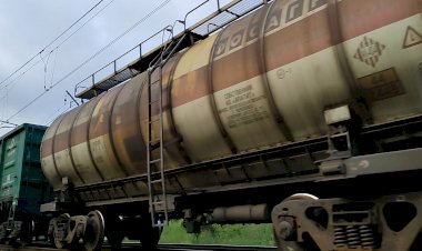 "Расплавленная Сера" Электровоз ВЛ10У-396 с Наливным Поездом