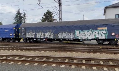 Электровоз Вектрон Сименс с грузовым поездом