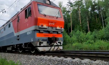 Встречные поезда, 2ЭС6-705 и ВЛ11М-311/338А