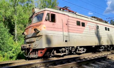 Приветливая бригада электровоза ВЛ10У-350