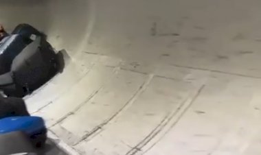 Молния попала в самолёт — шокирующие кадры успели заснять на видео.