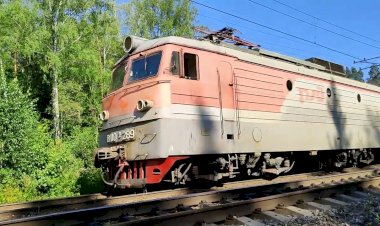 "Налегке" Электровоз ВЛ10У-289 с порожними контейнерными платформами.