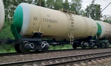 Встречные поезда ВЛ11-042/041Б и ВЛ10УК-135/243