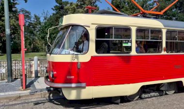 Пражские трамваи Татра в классической окраске