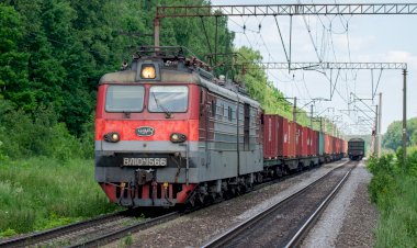 "Списан в лом" Электровоз ВЛ10К-1566 с грузовым поездом