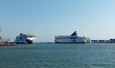 Паромы в гавани порта Дувр