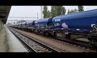 Остановка на станции, Локомотив Сименс с вагонами для зерна