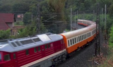 Двойная Тяга, Тепловозы ТЭ109 с Пассажирским Поездом