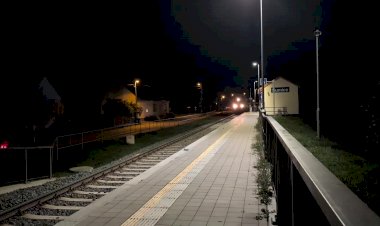 Ночная перегонка пустого пассажирского поезда