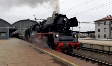 Поезд Прага-Лейпциг под Паровозом BR 23
