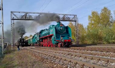 Эффектные Паровозы Едущие Параллельно