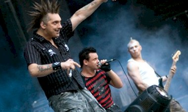 "Разбежался, прыгнул со скалы"