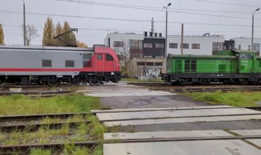 Движение локомотивов по удалению, друг за другом