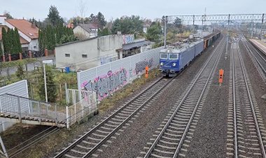 Двухсекционная "чебурашка" в Польше, Электровоз ET40-30 с полувагонами гружёнными щебнем