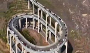 Китайские мостоделы вместо горного серпантина собрали гигантский трёхэтажный мост