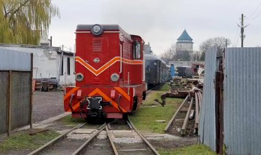 Музей Сохачева, Узкоколейный Тепловоз Lxd2-342 Выполняет Манёвр