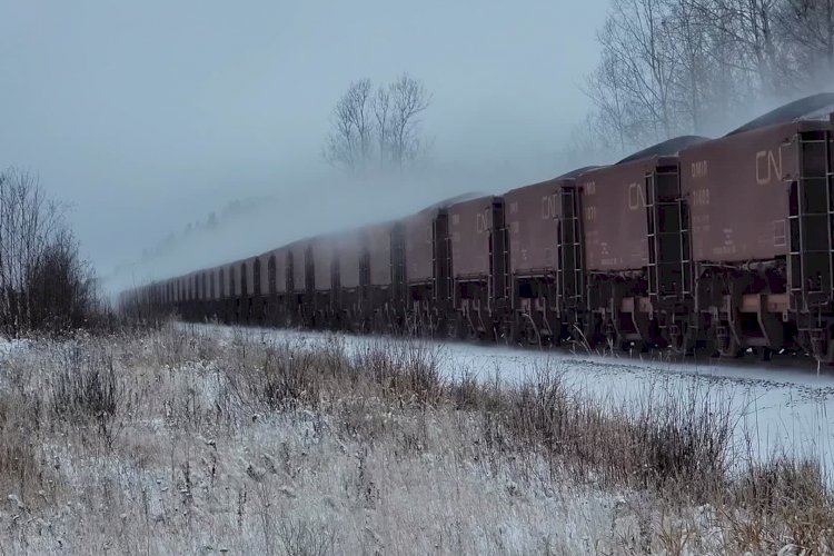 ЖЕЛЕЗНАЯ ДОРОГА. Поезд едет Сквозь Метель и пургу в Канаде