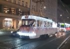 Парад Рождественских Трамваев и Автобусов в Праге