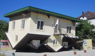 5 самых забавных и необычных построек в России