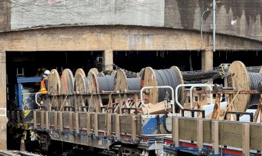 Протяжка кабеля в метро для светофорной сигнализации