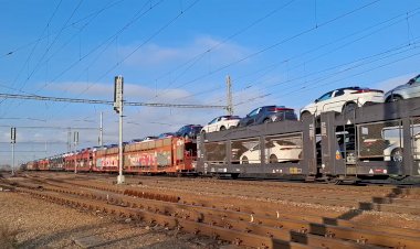 "Новые Тойоты едут с Завода" Электровоз Вектрон с вагонами автомобилевозами