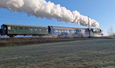 "Машка и Росничка" Паровоз 464.202 вместе с тепловозом Т679.1529, Едут с Поездом