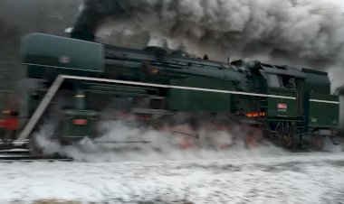 "Двухосные вагоны" Красавец паровоз пыхтит, дымит и гудит